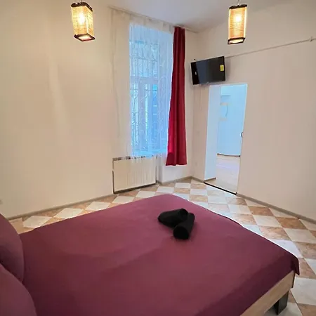 затишна в центрі Apartment *